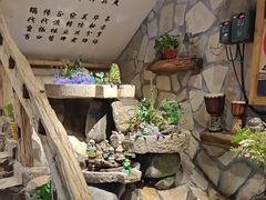 -老牌坊云南鱼豆花火锅(爱建店)