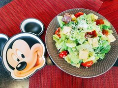 经典凯撒沙拉配香脆火腿-WOLFGANG PUCK KITCHEN & BAR(迪士尼小镇店)