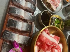 -围炉肉舍•炭烤活鳗•丹东海鲜烤肉(步行街店)