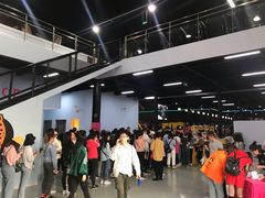 等待区-嘿哟动霸CHUA·新潮玩运动娱乐中心·蹦床滑冰团建乐园