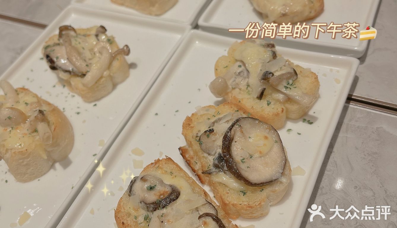 烤海鲈鱼牛排拼盘海陆搭配烤海鲈鱼的清香