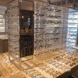 这家眼镜店服务很周到耶[加油][加油]