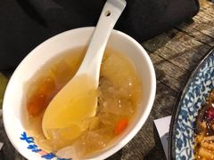 雪梨银耳桃胶糖水-粉家柳州螺蛳粉(杨宅路店)