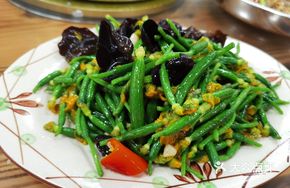 Stir-Fried Garlic Squash Blossoms