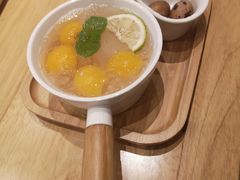 冰糖银耳炖雪梨-炖物24章·顺时轻养茶(黄龙店)