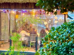 -茅草房·河畔园林火锅