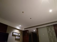 -武汉光谷广场杨家湾地铁站怡程酒店