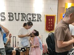 -麦当劳(上海虹桥站30B检票口楼上)