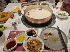 -洪氏嗨捞·广东猪肚鸡·椰子鸡火锅(西咸万象城店)