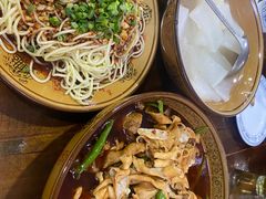 -一品红烧鸭特色川菜(三岔湖店)