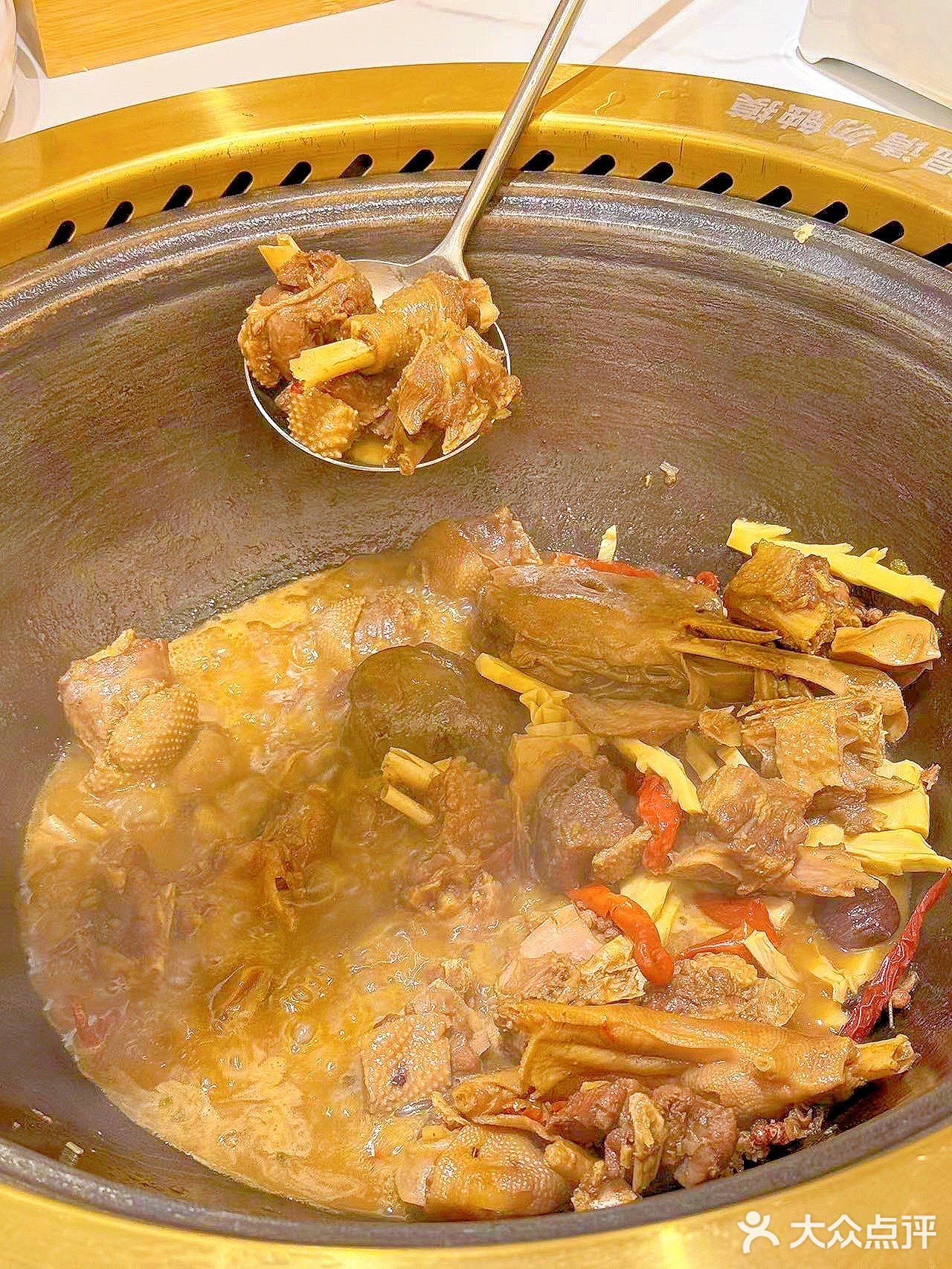 终于吃到好吃的铁锅炖了。。