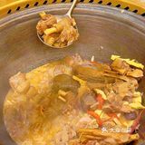 终于吃到好吃的铁锅炖了。。