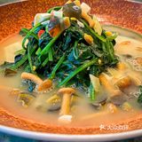 打卡望出去就是魔都三件套的餐厅