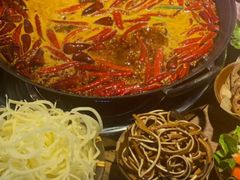 -渝嘴小老弟老火锅(华新村店)