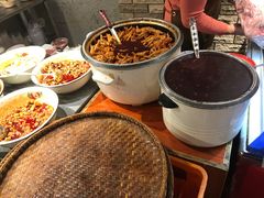 -爆炸头阿姨小四川正宗川味小吃(无任何分店)