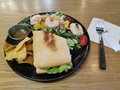 手撕烤鸡肉三明治-HELLO 27 意面·沙拉·帕尼尼