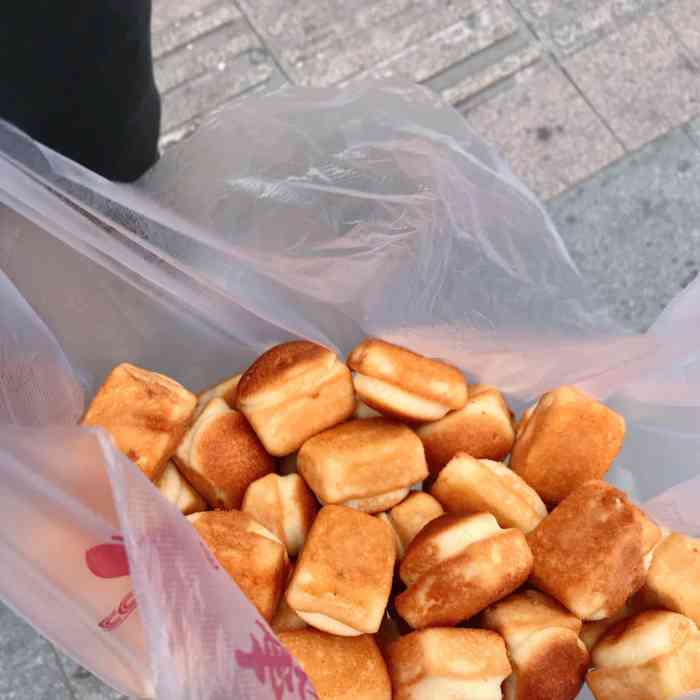 店面不大,在手撕面包旁边,在呱呱叫对面