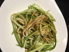 捞汁西葫芦-河畔春天时尚餐厅