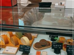 面包甜点陈列柜-SKROLL卡特司库·蛋糕定制·生吐司·司康(古北程家桥店)