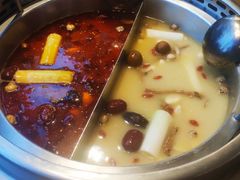 经典鸳鸯锅-快乐小羊火锅(河西王府井店)