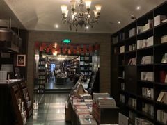 -钟书阁(松江泰晤士小镇店)