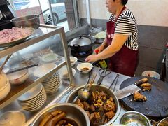 -松树干拌面店