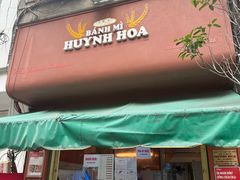 -Bánh Mì Huynh Hoa