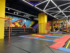 -爱蹦iBOON蹦床运动馆(江汉店)