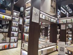 -钟书阁(群光广场店)