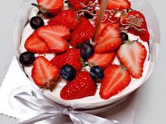 招牌红丝绒草莓裸蛋糕-艾加柒克蛋糕茶歇甜品台(春熙路店)