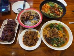 -爆炸头阿姨小四川正宗川味小吃(无任何分店)