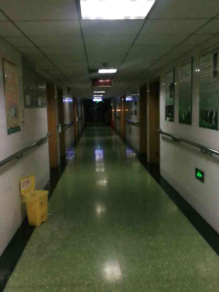 医院照片真实晚上图片