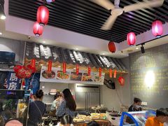 大堂-爆炸头阿姨小四川正宗川味小吃(无任何分店)