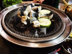 -围炉肉舍•炭烤活鳗•丹东海鲜烤肉(步行街店)