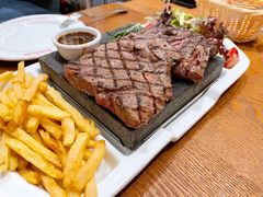 自主火山岩石烤安格斯牛嫩肩扒-Entrecôte 法国牛扒馆(保利·时光里店)