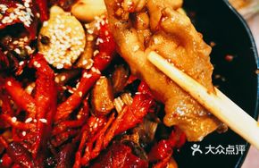 Sauce-Infused Stir-Fried Shrimp and Pork Trotters