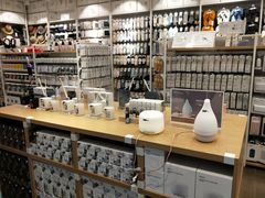 -名创优品(江南新地店)