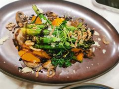 香煎蘑菇蔬菜沙拉-théATRE茶聚场·餐厅(环球金融中心店)