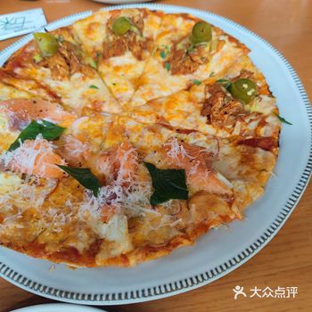 很喜欢吃他们家的薄饼。这次点的双拼。熏鱼和鸡肉都搭配