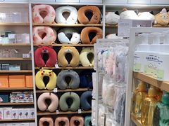 -名创优品(北京新中关购物中心地铁层店)