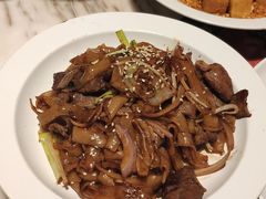 干炒牛河-汤城小厨•粤菜•靓汤(西直门凯德MALL店)