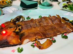 麻皮烧乳猪-誉八仙茶室酒楼(新天地店)