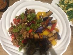 茄子肉丁小公鸡双拼面-乐三里屯面馆(阿那亚店)