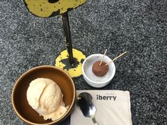 -莓园冰淇淋店