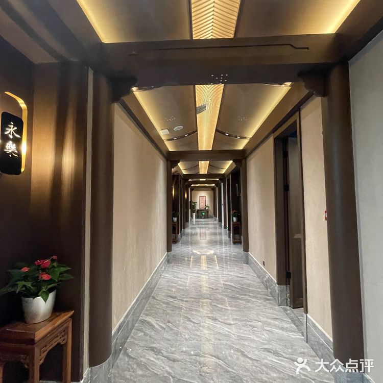 光谷创业街高大上却人均较低的东家院子，请客有面有里！