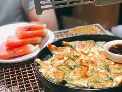 海鲜葱饼-明洞阿姨·韩式酱蟹烤肉·创意料理(三元桥店)