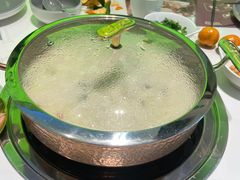 -洪氏嗨捞·广东猪肚鸡·椰子鸡火锅(西咸万象城店)