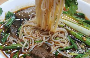 Braised Lamb with Skin and Rice Noodles
