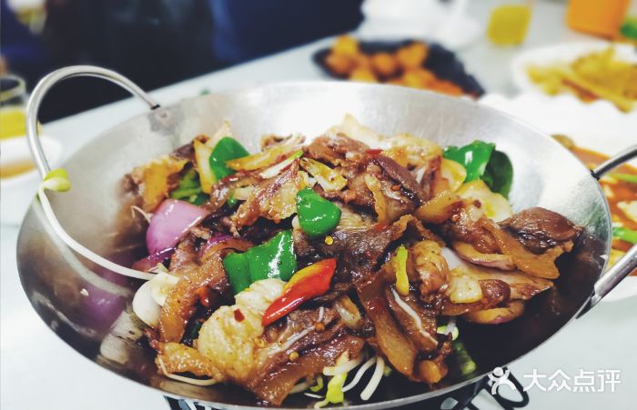 川黔菜干锅带皮黄牛肉图片