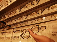 -LOOK眼镜·蔡司依视路配镜(宝山万达店)